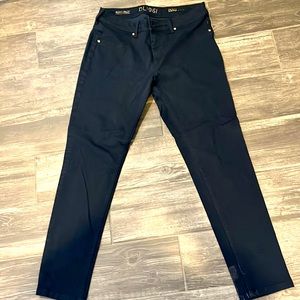 DL 1961 Black 4way stretch and 360 comfort Emma Legging Size 32